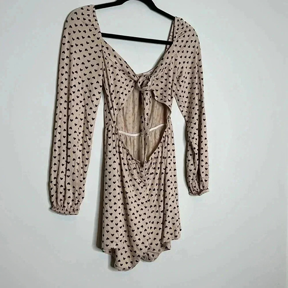 Stone Heart Print Tie Back Long Sleeve Romper - Picture 9 of 12